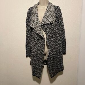 Adriana Women's Black and White Patterned Sweater